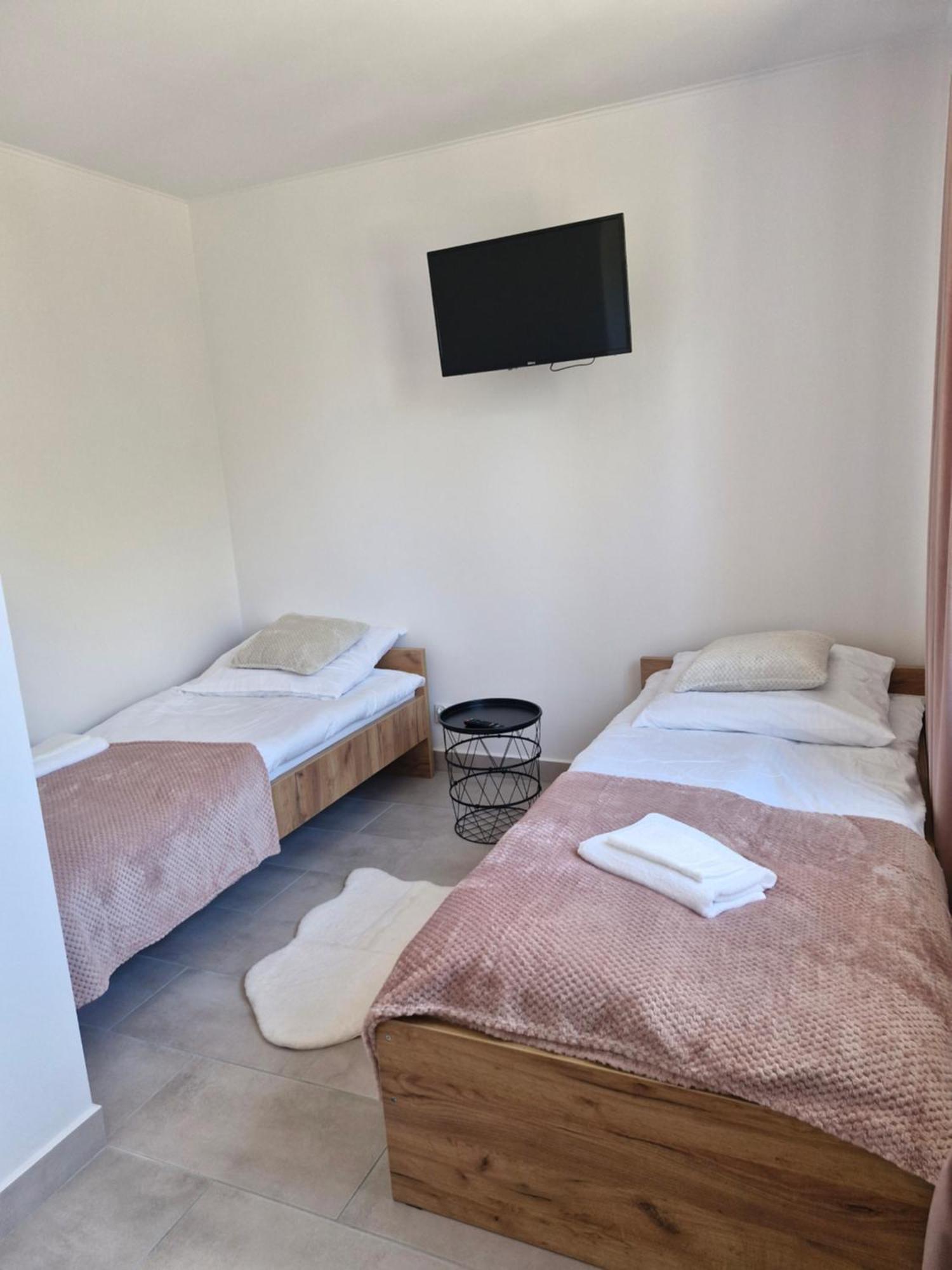 Motel Mewa Лежайськ Екстер'єр фото